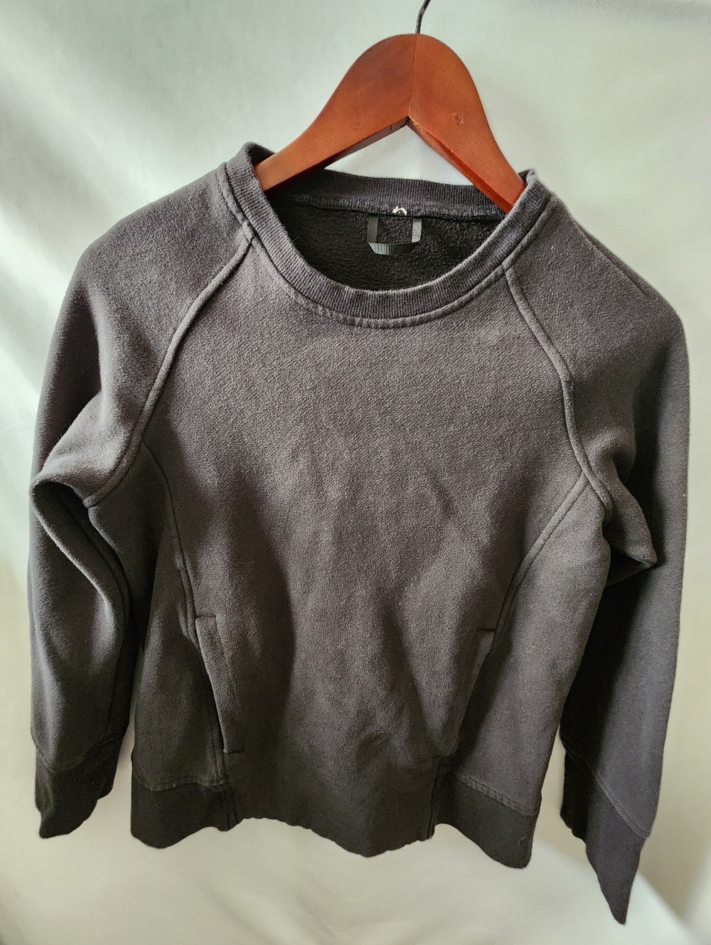 Lululemon Grey Sweatshirt. Size 4